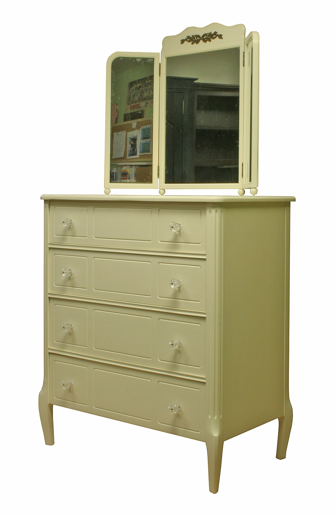 antiquedresserwith3way35wx40hx19dmirror.jpg
